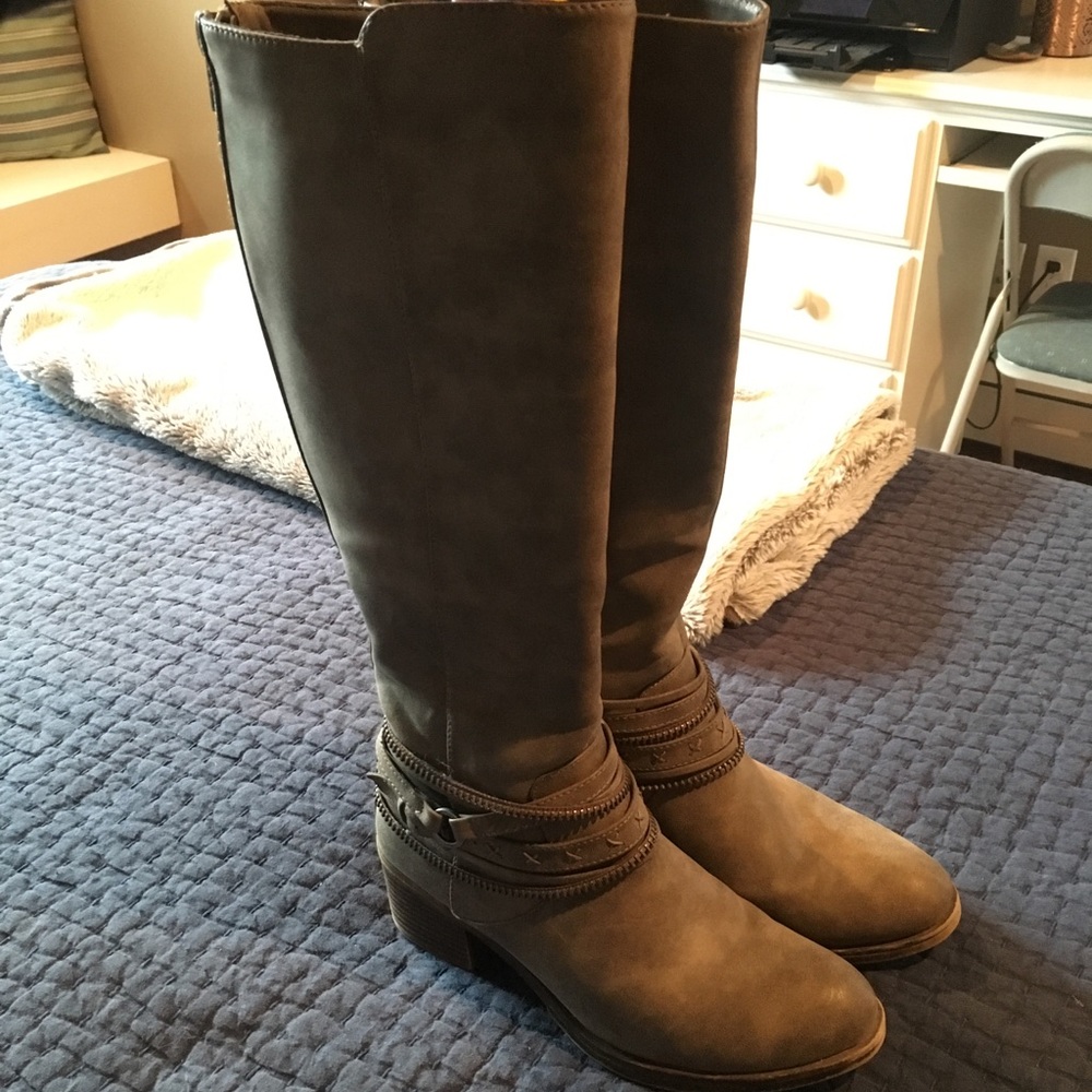 Riding boots